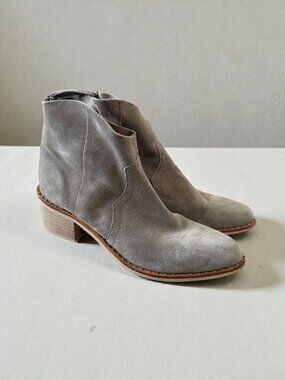 CREVO Gray Suede Ankle Pull On Boots Size 7
